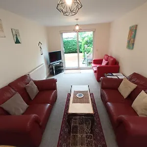  Apartment Modern With Free Parking And Private Garden United Kingdom