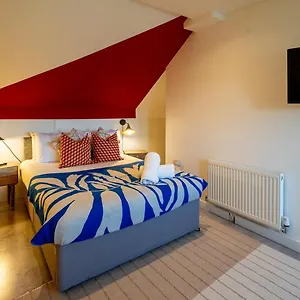  Apartment Getaway - Center - Free Parking United Kingdom